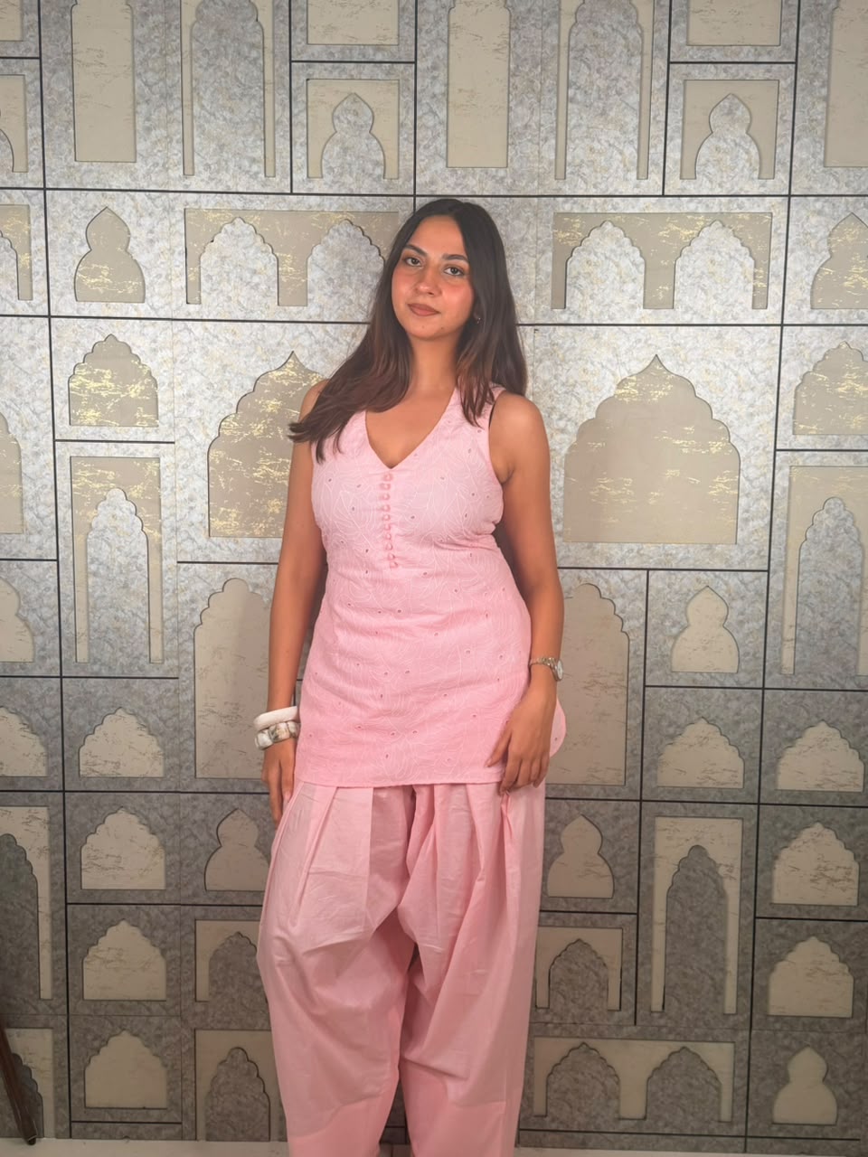 Gulabi Farshi set